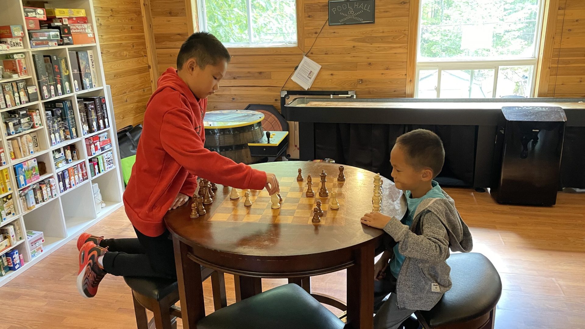 games-kids-playing-chess