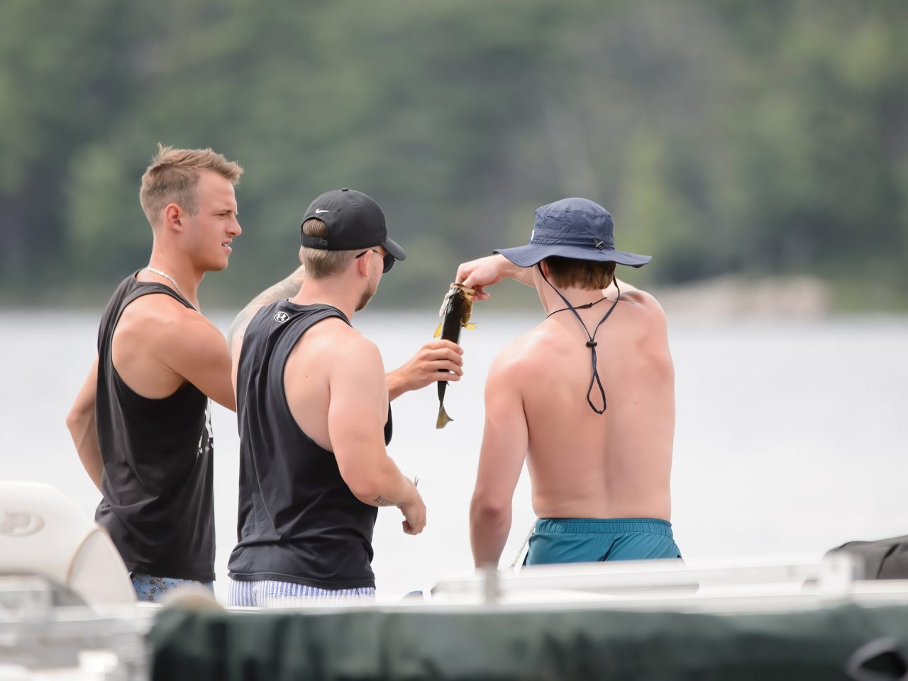 onsite-activities-fishing-group-catch