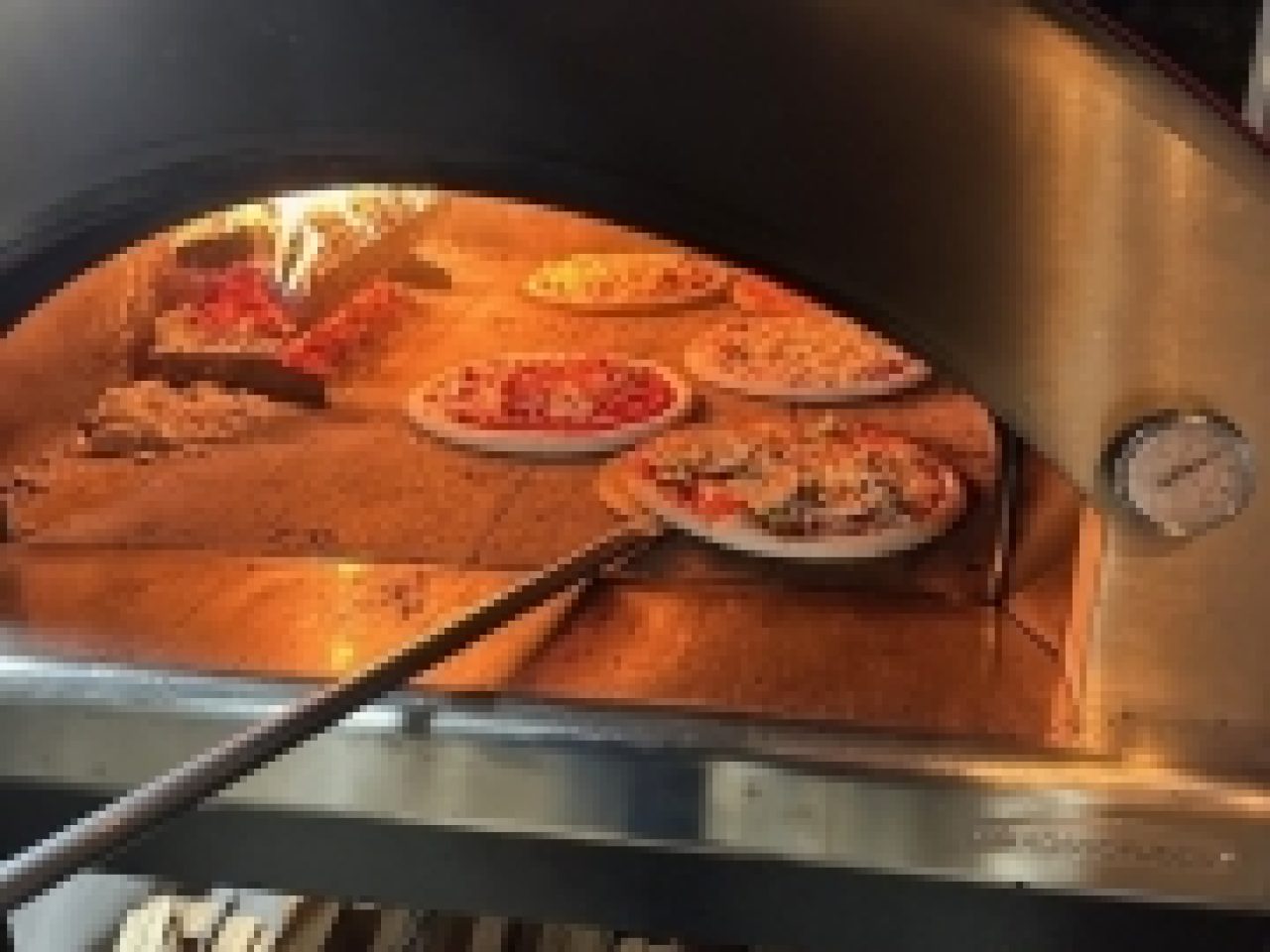 onsite-activities-pizza-oven