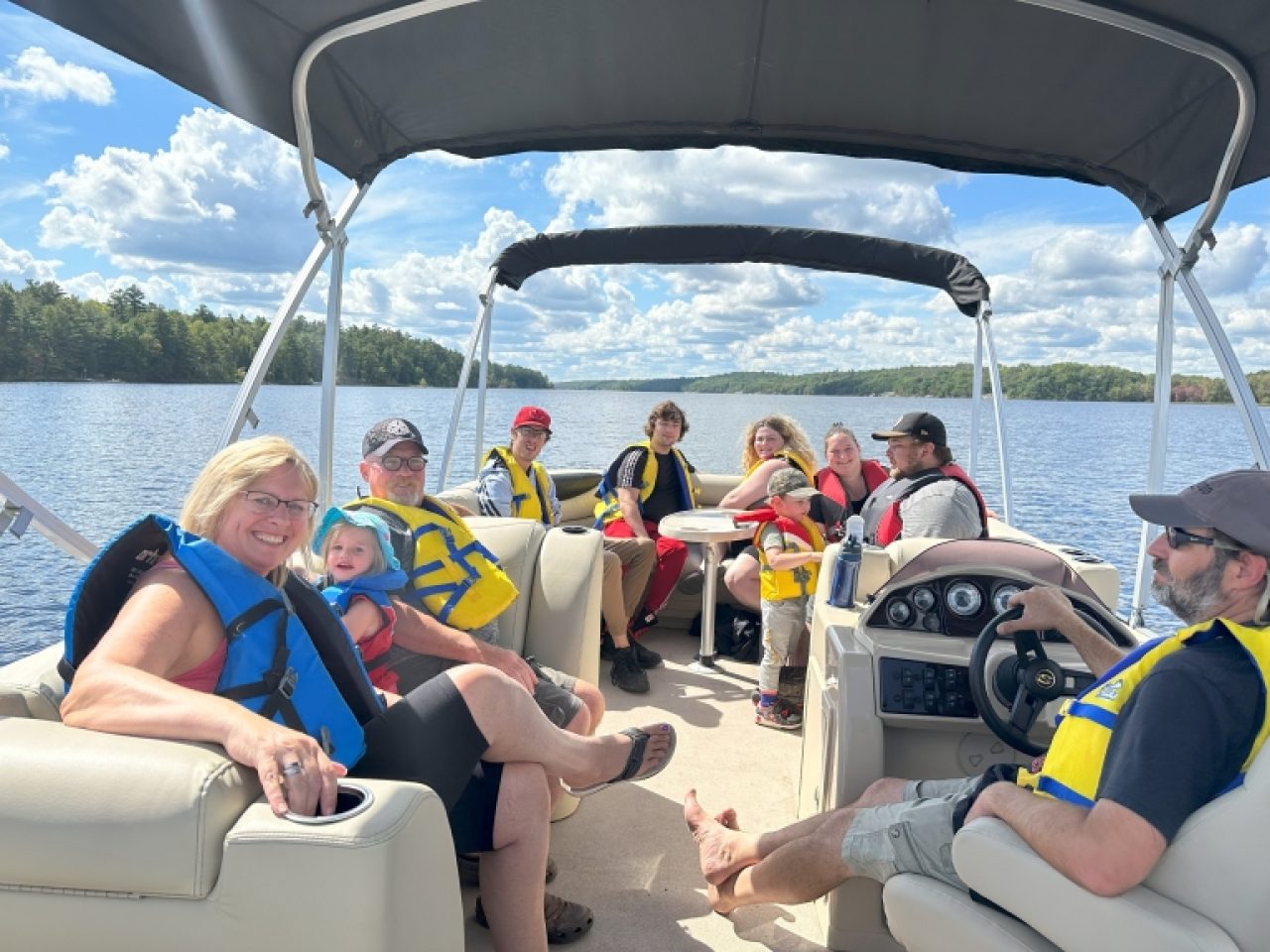 onsite-activities-pontoon-boat-outing